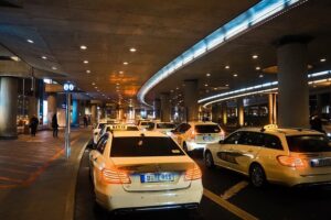 Praca dodatkowa na taxi w Krakowie: zalety i krótka charakterystyka